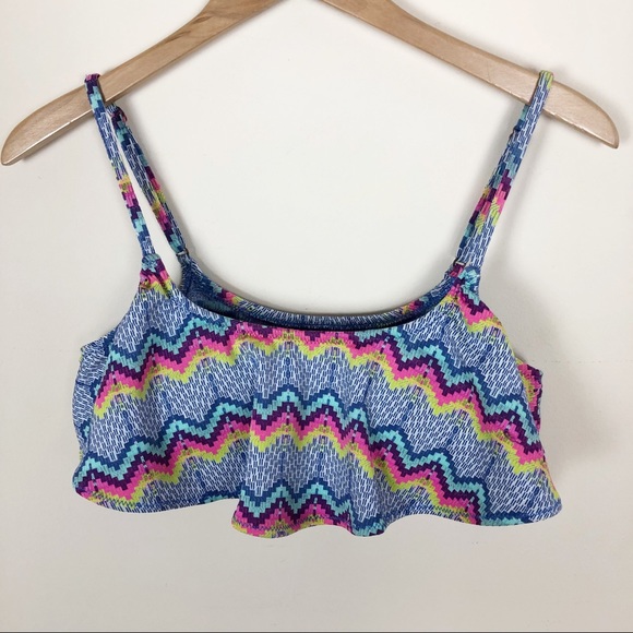 Roxy Other - EUC. Roxy Flutter Ruffle Bikini Top